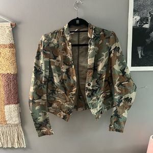 Cropped Camo Free People jacket 🫶🏻